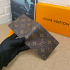 HypedEffect Black Leather Louis Vuitton Wallet With Gray Monogram