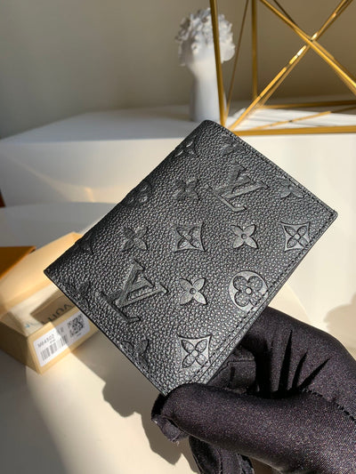HypedEffect Black Louis Vuitton Passport Holder