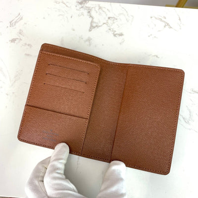 HypedEffect Brown Louis Vuitton Monogram Passport Holder