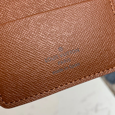 HypedEffect Brown Louis Vuitton Monogram Passport Holder