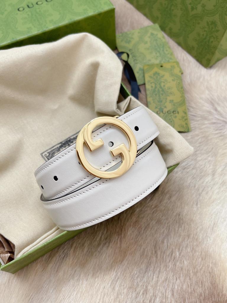 Hypedeffect Classing White Gucci Belt with Golden GG Buckle