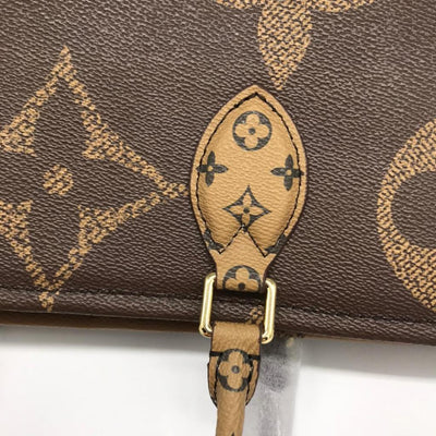HypedEffect Louis Vuitton brown Monogram On-The-Go Bag