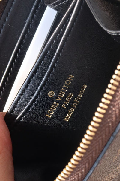 HypedEffect Timeless Luxury: Louis Vuitton's Brown Monogram Purse