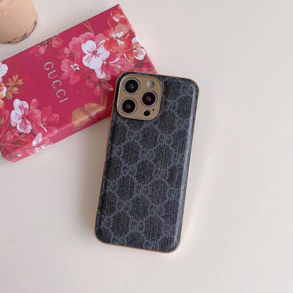 HypedEffects gucci Interlocking G Timeless iPhone 15 Case
