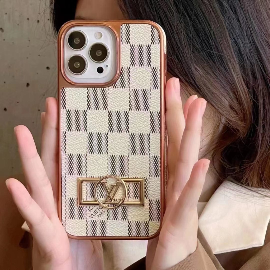 HypedEffects louis vuitton Monogram iPhone 15 Case with Golden louis vuitton Inlay