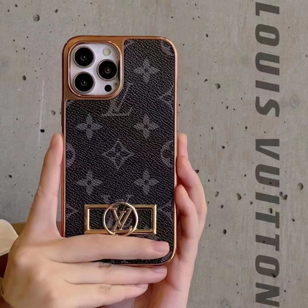 HypedEffects louis vuitton Monogram iPhone 15 Case with Golden louis vuitton Inlay
