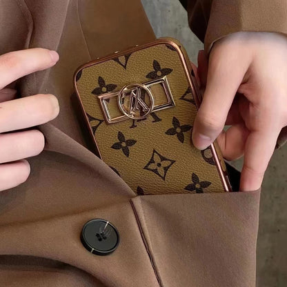 HypedEffects louis vuitton Monogram iPhone 15 Case with Golden louis vuitton Inlay